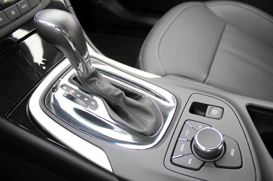  Buick Regal CXL 2011 года  (фото 16 из 47)